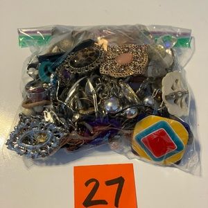 Lot of miscellaneous jewelry pieces